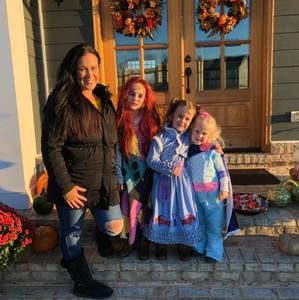 Meet your Posher, Dana